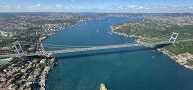 stanbul Boaz'nda gemi trafii kuzey-gney ynl olarak ald