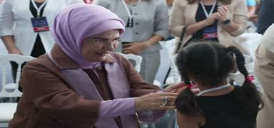 Emine Erdoan'dan koruyucu ailenin nemine ilikin video paylam