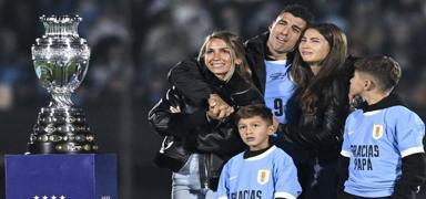 Luis Suarez, milli takma gzyalaryla veda etti