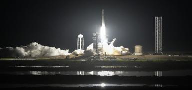 SpaceX, ilk zel uzay yry iin harekete geti