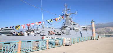 TCG Karadeniz Ereli, skenderun'a demirledi! Vatandalardan youn ilgi