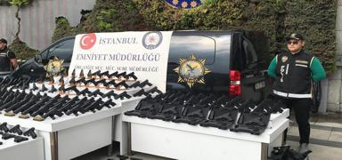 stanbul'da lks rezidansta silah kaakl skandal! Emniyet 'Zula'y ele geirdi