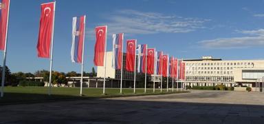 Cumhurbakan Erdoan' bekliyorlar! Sokaklar bayraklarla donatld