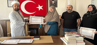 Almanya'dan Trkiye'ye gelen anne ve kz Mslman oldu