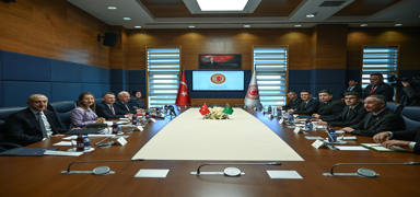 TBMM Dileri Komisyonu Bakan Oktay, Trkmenistan heyetini arlad