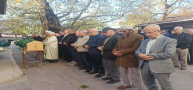 Babasnn cenazesine giderken hayatn kaybetti
