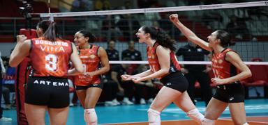 Eczacba Dynavit kazanmaya devam ediyor