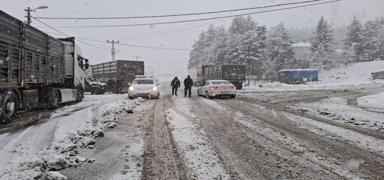 iddetli kar ya nedeniyle Ar, Tunceli ve Kars'ta srcler zor anlar yaad