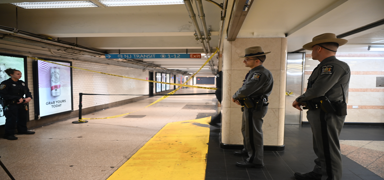 New York'taki metroda bir kiiyi diri diri yaktlar