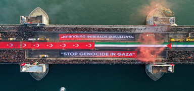 Galata Kprs'nden dnyaya Filistin mesaj! Yzbinler, soykrmc srail'in katliamn lanetledi
