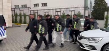 Trafikte meale yakp halay ektiler! 5 srcye ceza