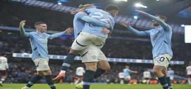 Manchester City evinde hata yapmad�