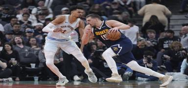 Jokic 46 sayyla yldzlat! Nuggets,  deplasmanda Spurs' devirdi