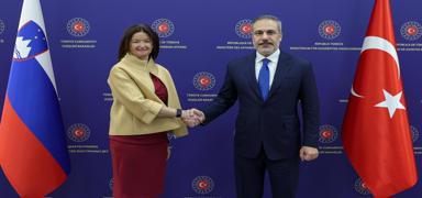 Bakan Fidan, Slovenyal mevkida Fajon ile bir araya geldi