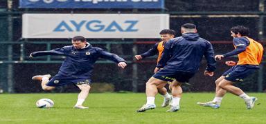 Fenerbahe'de Mert Hakan Yanda'n eli krld