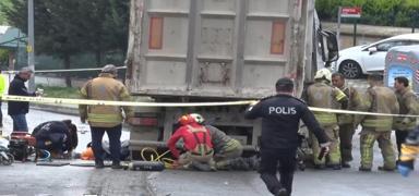 B�y�k�ekmece'de kamyon deh�eti! Vatanda�� 50 metre s�r�kledi