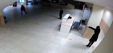 Okulda m�d�r yard�mc�s�n� b��aklam��t�: Tutukland�