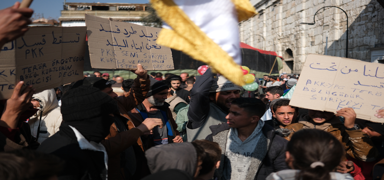 Emevi Camisi'nde PKK/YPG protestosu