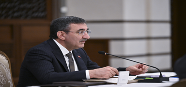 Ylmaz'dan yaryl tatili mesaj