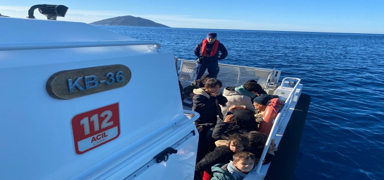 Antalya'da 19 g��men yakaland�