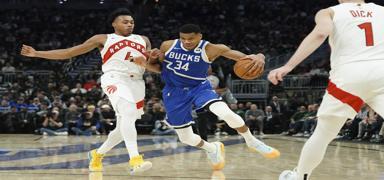 Milwaukee Bucks seriyi 3 maa kard