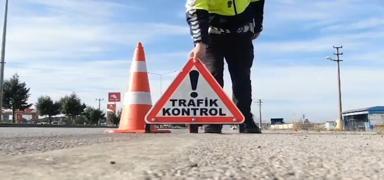 Emniyet ve jandarma ekiplerince bir haftada 2,2 milyondan fazla ara� denetlendi