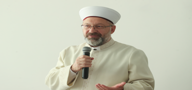 Diyanet ��leri Ba�kan� Erba�: Baba huzurlu olursa aile huzurlu olur