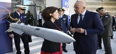 Dendias'tan Fransa'ya T�rkiye uyar�s�!