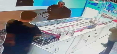 Adana'da silahl kuyumcu soygunu giriimi kamerada
