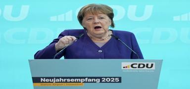 Merkel uzun sren sessizliini bozdu: zin vermenin yanl olduuna inanyorum