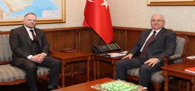 Bakan G�ler, Kanada'n�n Ankara B�y�kel�isi Hamilton ile g�r��t�