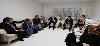 Cumhurbakan Erdoan ve Seluk Bayraktar Adyaman'da Karaku ailesini ziyaret etti