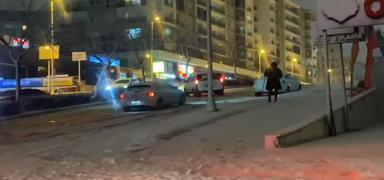 stanbul'da iddetini artran kar srclere zor anlar yaatt