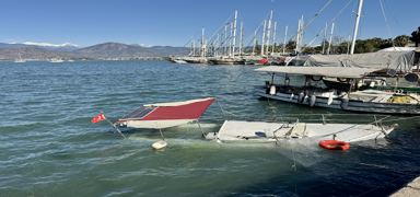 Kuvvetli r�zgar tekne bat�rd�