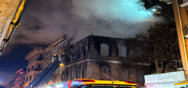 Kad�k�y'de restorasyon �al��mas� s�ren tarihi binada yang�n: 1 �l�