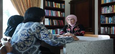 Emine Erdoan'dan Endonezya'da anlaml ziyaret