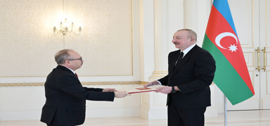 Trkiye'nin Bak Bykelisi Akgn'den Aliyev'e gven mektubu