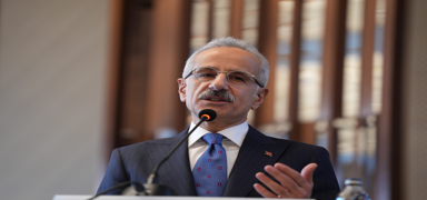 Bakan Uralo�lu duyurdu: 5 milyar dolarl�k ticaret hacmi hedefine emin ad�mlarla ilerliyoruz