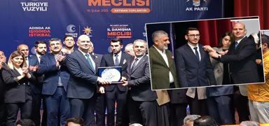 514 ki�i AK Parti rozetini takt�