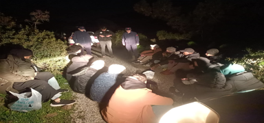 Mula'da 17 dzensiz gmen Sahil Gvenlie yakaland