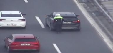 Polis memuru kprde arza yapan arac itip emniyetli bir alana ekti