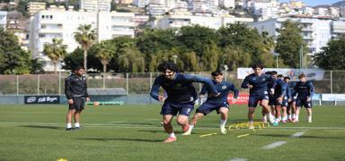 Alanyaspor, Adana Demirspor mesaisine ba�lad�