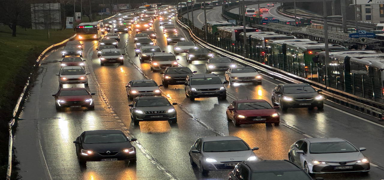 stanbul'da haftann ilk i gnnde trafik younluu yaanyor