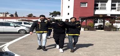 Adana'da tart��t��� ki�iyi tabancayla �ld�ren berber ve ka�mas�n� sa�layan kuzeni tutukland�