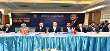 AK Parti Genlik Kollar Genel Bakan bi, zmir tekilatyla bulutu