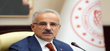 Bakan Uralolu salonu terk etti