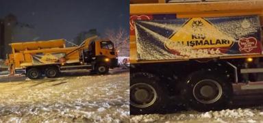 Yolu a�maya gelen �BB'ye ait kar k�reme arac� yolda kald�