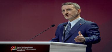 �leti�im Ba�kan� Altun'dan sert tepki: Fitne seanslar� bizi yolumuzdan geri �eviremeyecek