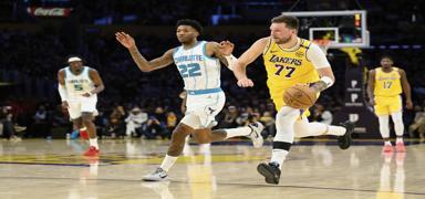 NBA'de erteleme manda Hornets, Lakers' devirdi