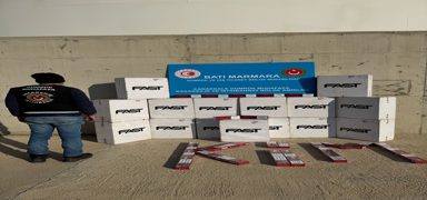 anakkale'de bir gemiye operasyon! Binlerce paket kaak sigara ele geirildi